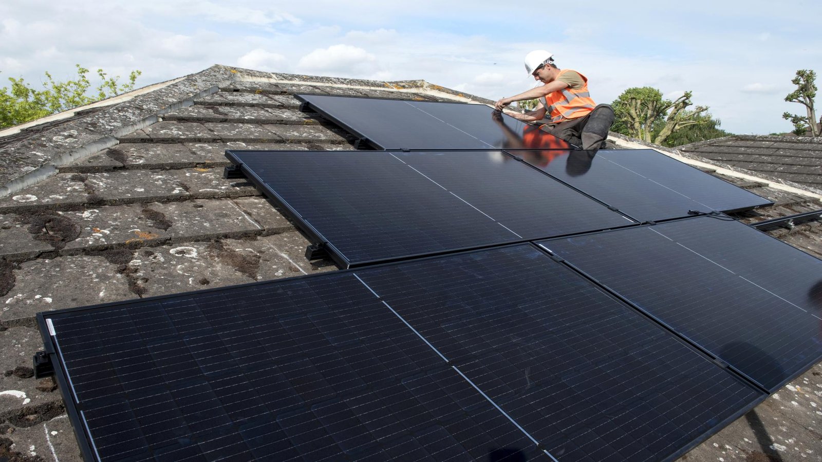 Act Now! Last few weeks of household solar group buying scheme for Lincolnshire